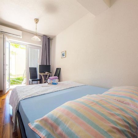 Eco-Apartments With Nice Garden Baška Voda Kültér fotó
