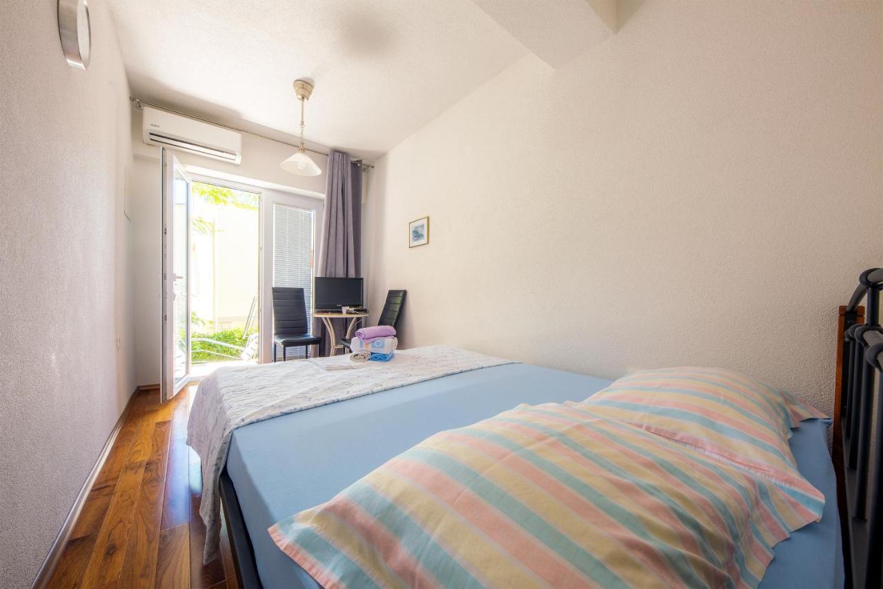 Eco-Apartments With Nice Garden Baška Voda Kültér fotó