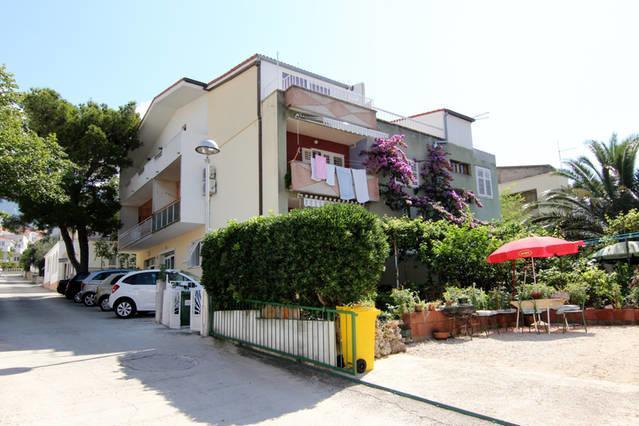 Eco-Apartments With Nice Garden Baška Voda Kültér fotó