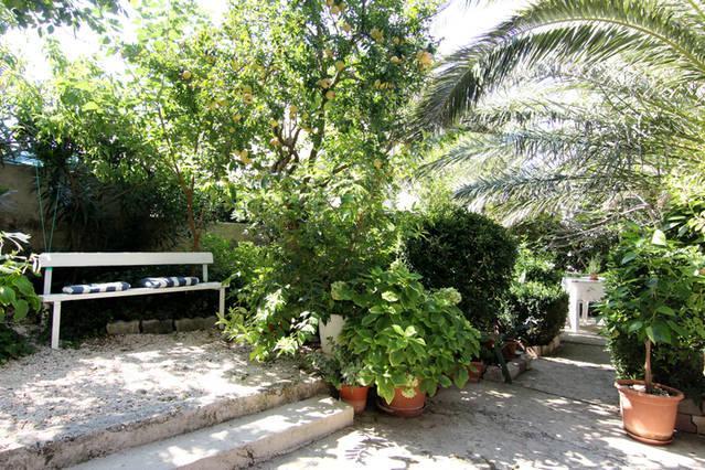 Eco-Apartments With Nice Garden Baška Voda Kültér fotó
