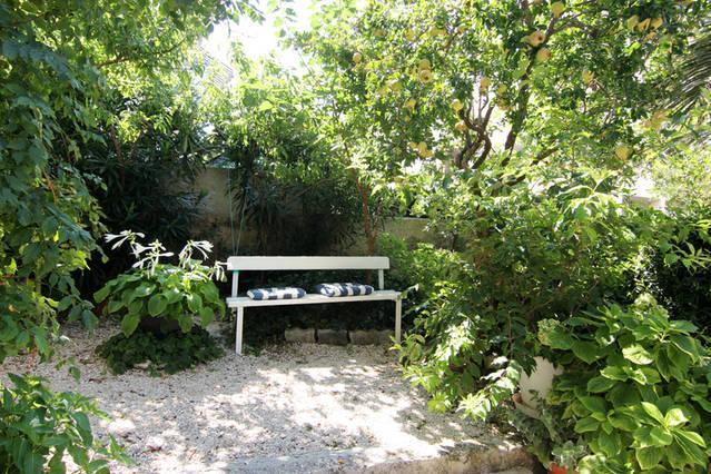 Eco-Apartments With Nice Garden Baška Voda Kültér fotó