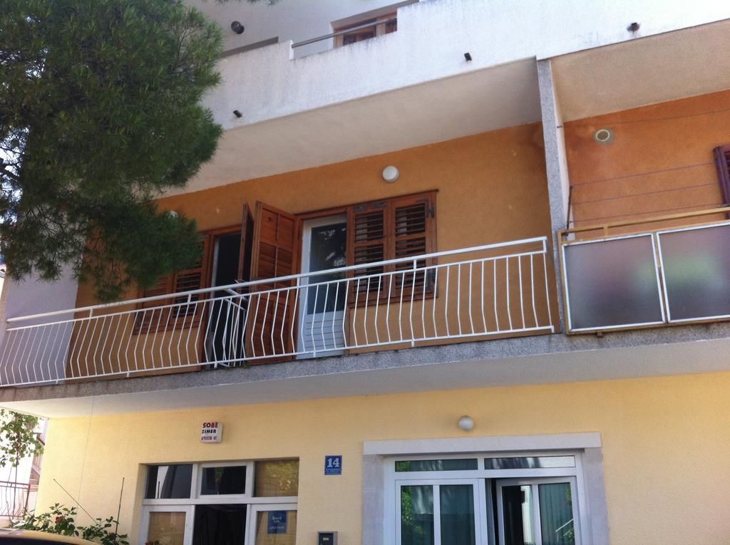 Eco-Apartments With Nice Garden Baška Voda Szoba fotó